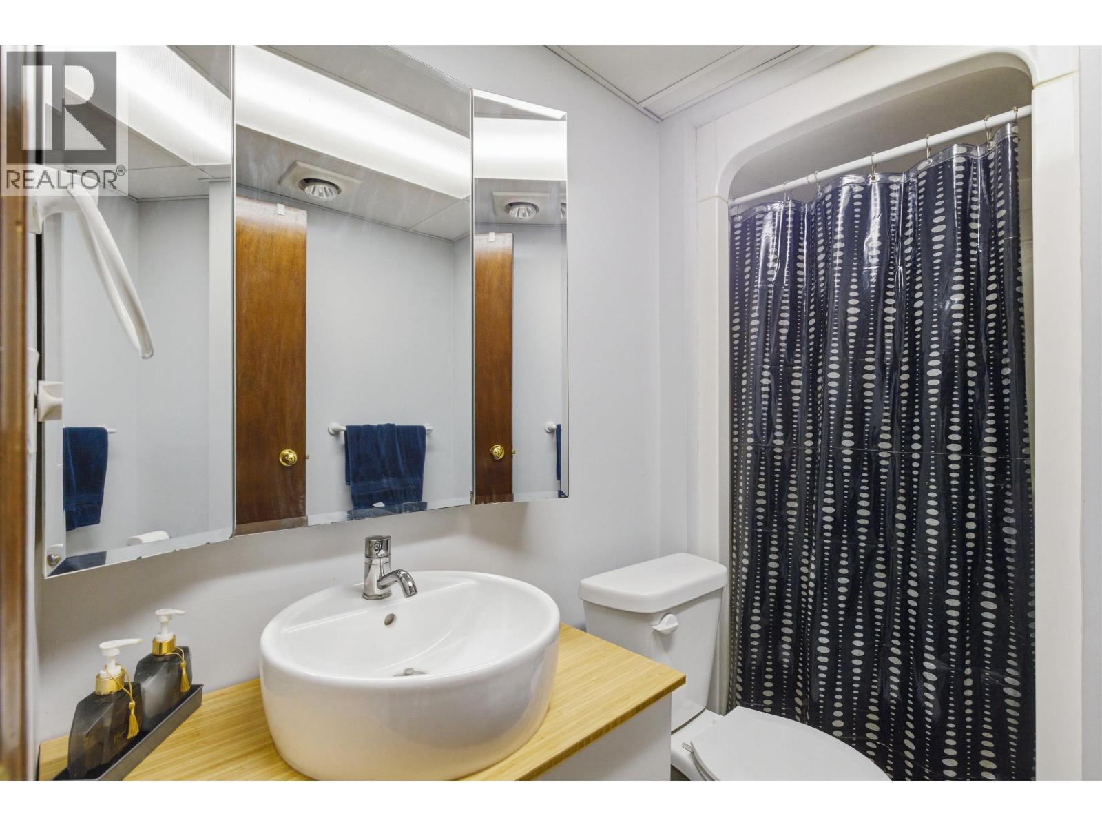 1015 BALSAM STREET - 22