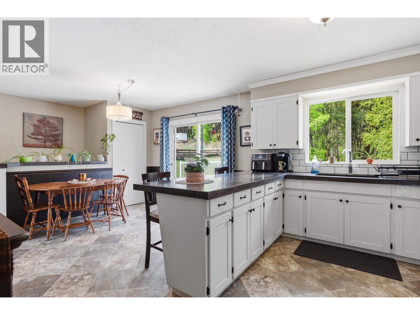 1015 BALSAM STREET - 11