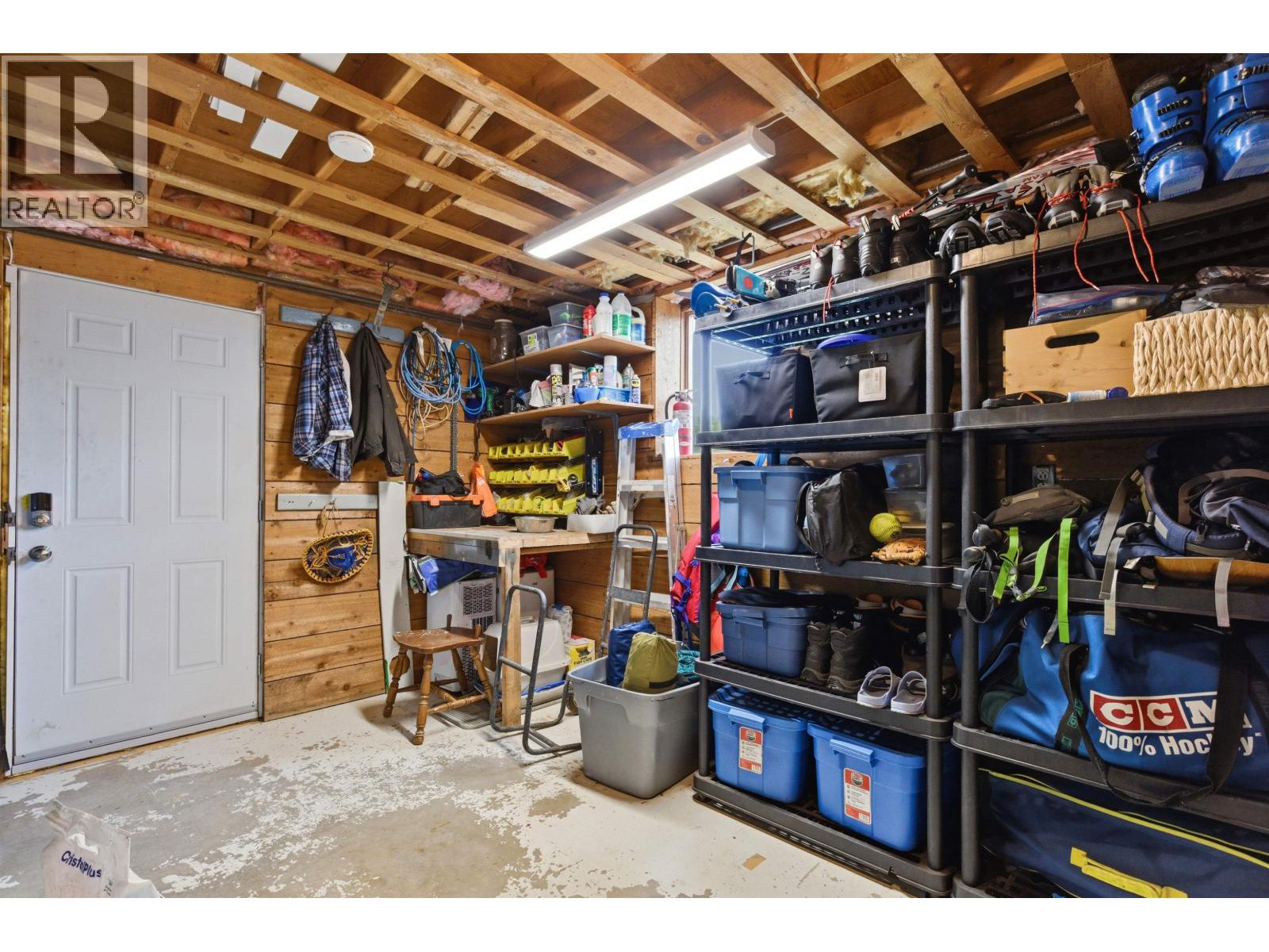 1015 BALSAM STREET - 23