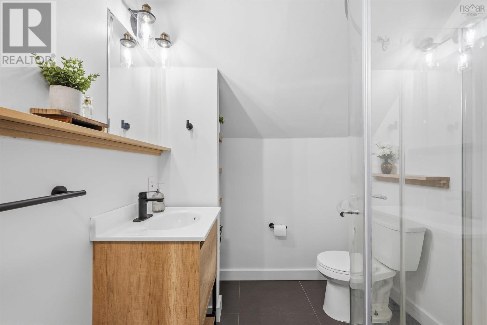 Property 1 of 28 of 228 Melrose Avenue
