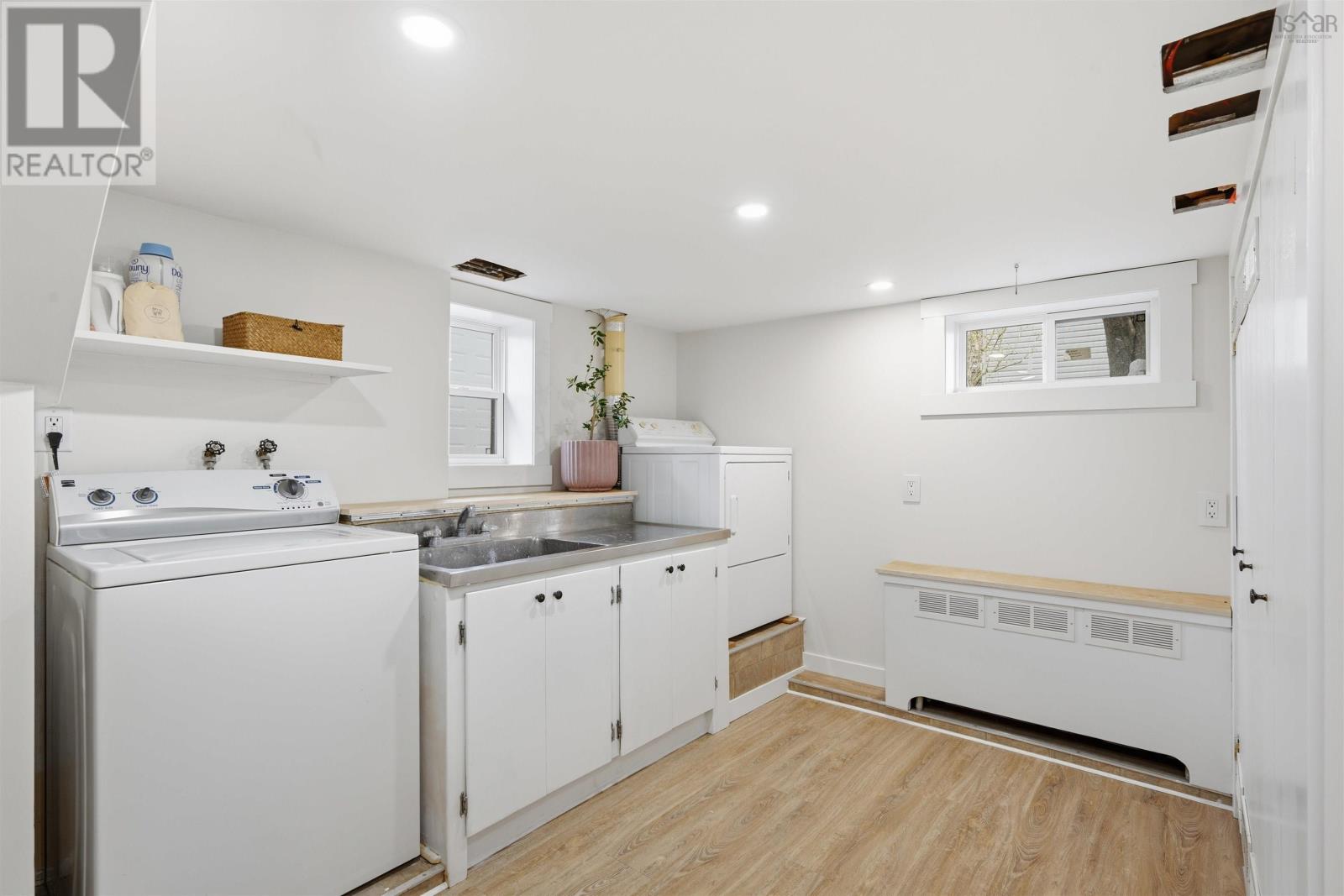 Property 25 of 28 of 228 Melrose Avenue