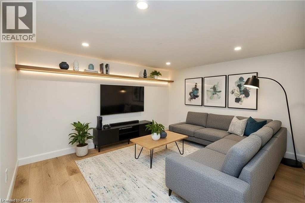 2 ESSON Street, Kitchener, Ontario, N2M2T9 — Photo 3