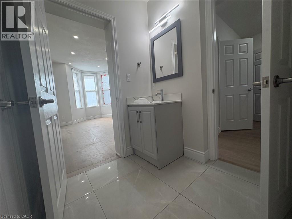 160 NELSON Street Unit# Front, Brantford, Ontario, N3S4B6 — Photo 2