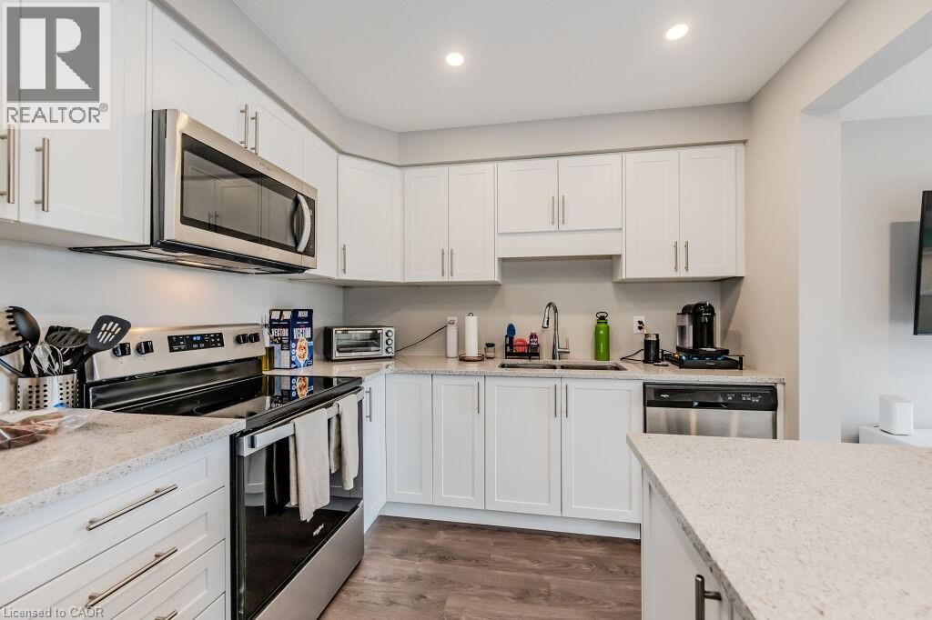 86 ERBSVILLE Court Unit# 15, Waterloo, Ontario, N2T0C8 — Photo 13