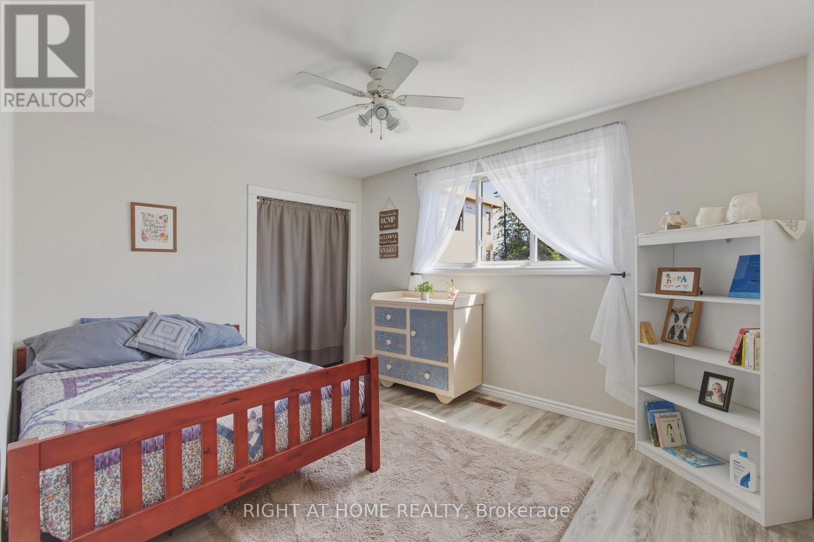 2432 WALLACE AVENUE - 16