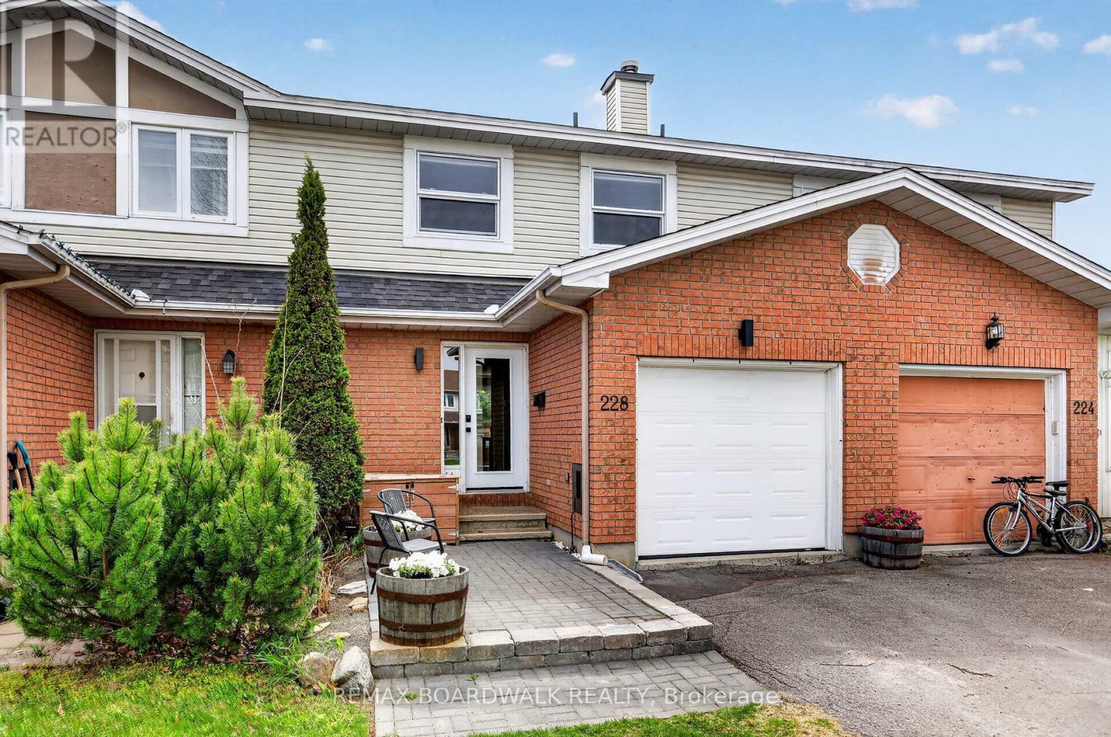 228 JAMIESON STREET - 1