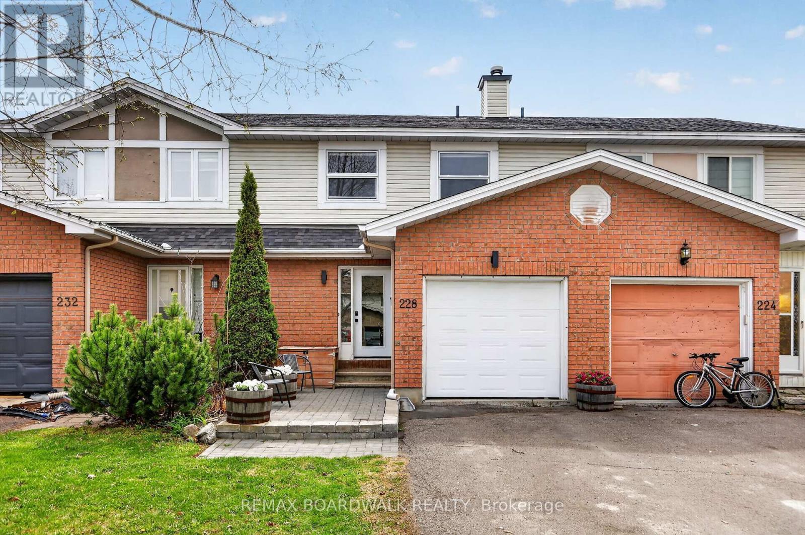 228 JAMIESON STREET - 2