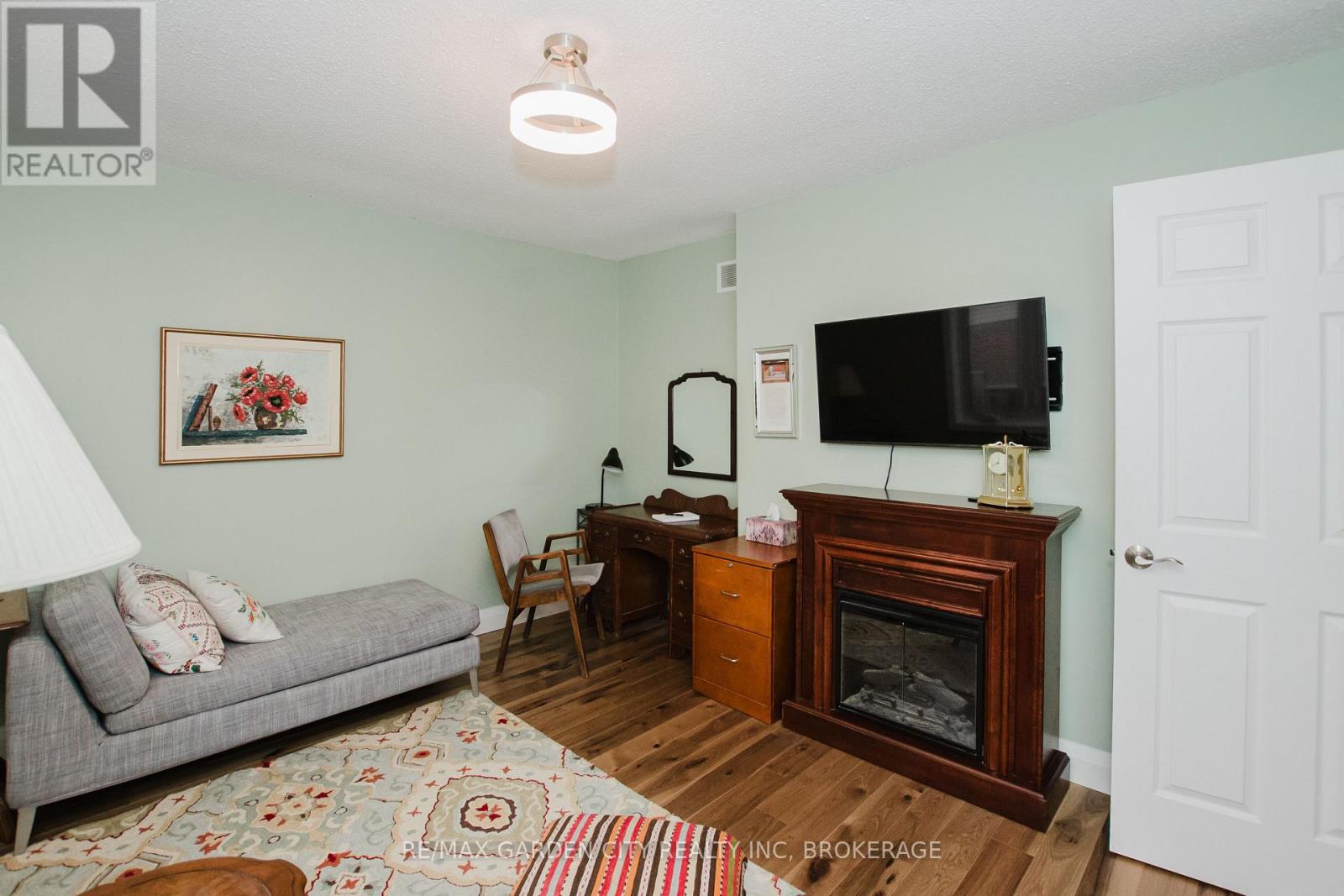 2 VALLEYVIEW COURT - 26
