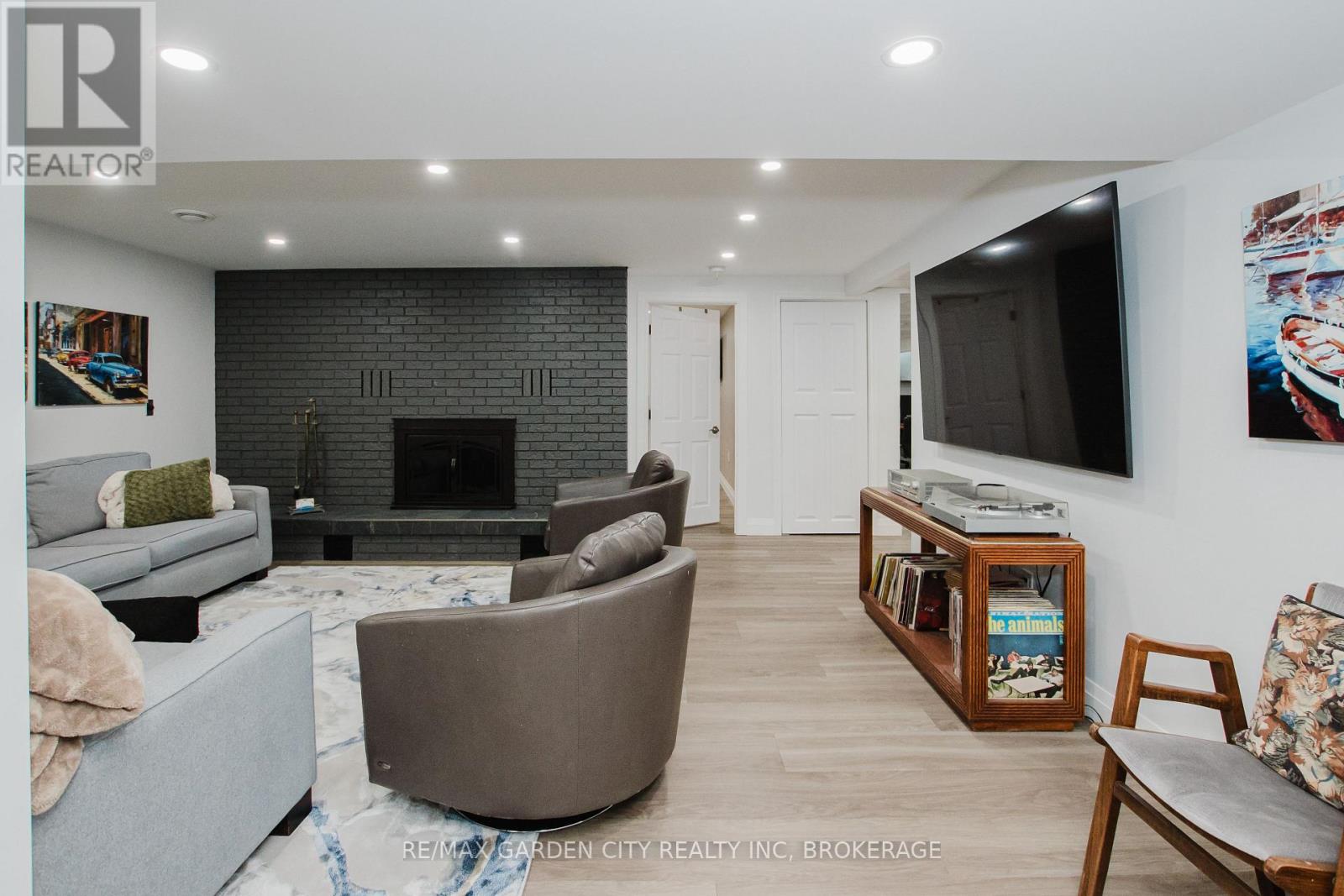 2 VALLEYVIEW COURT - 33