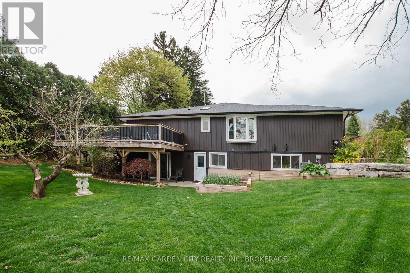 2 VALLEYVIEW COURT - 48