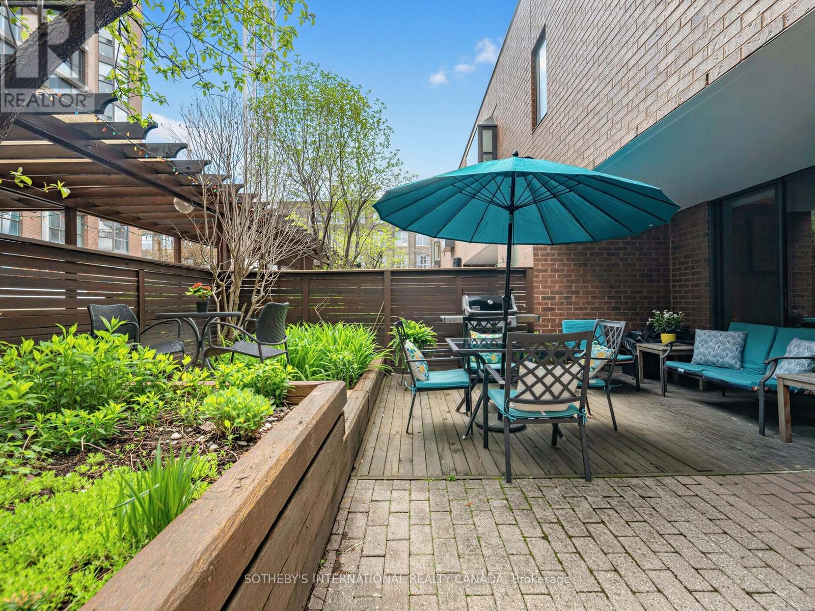 #TH. 2 188 SPADINA AVENUE - 18