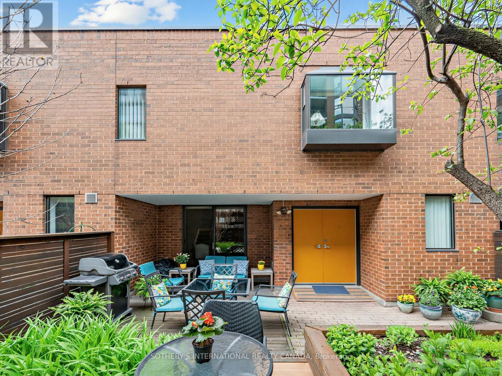 #TH. 2 188 SPADINA AVENUE - 24