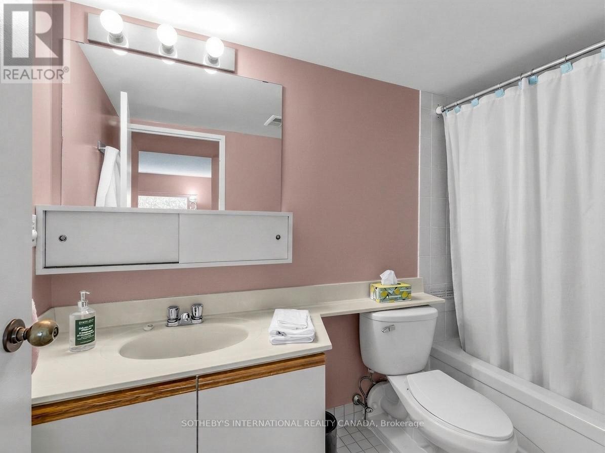 #TH. 2 188 SPADINA AVENUE - 13