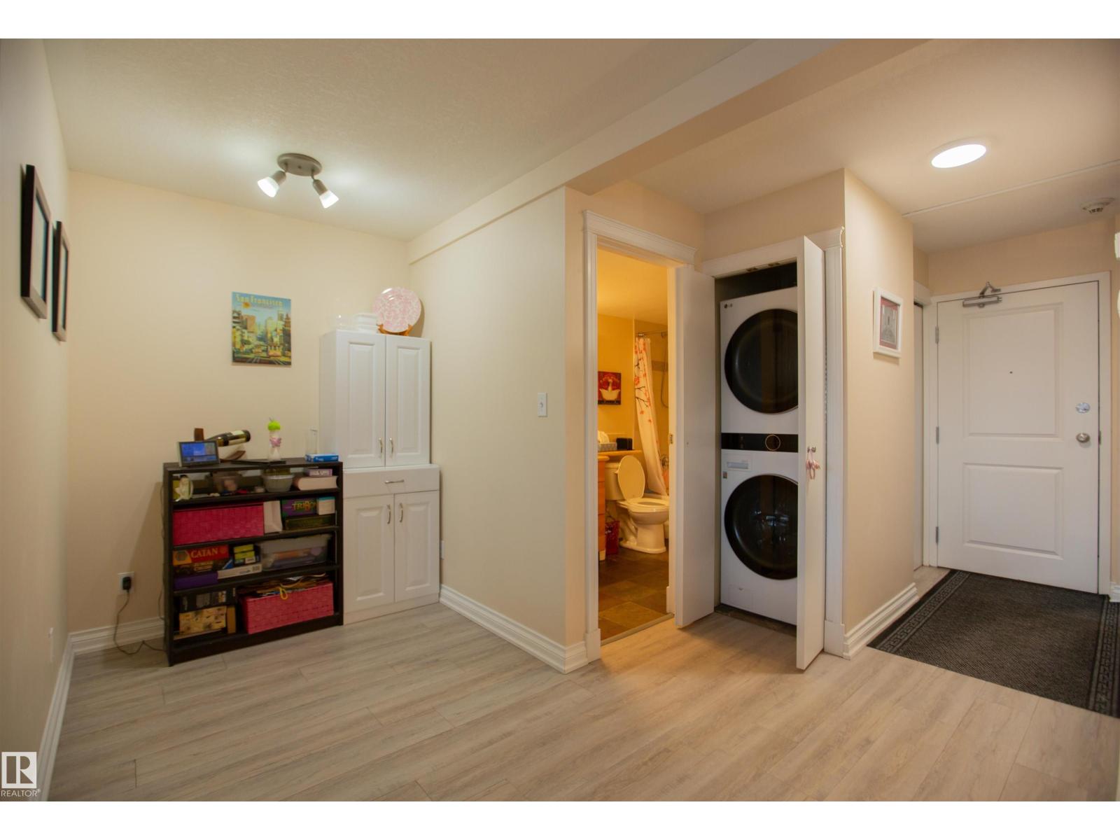 #213 11033 127 ST NW, Edmonton