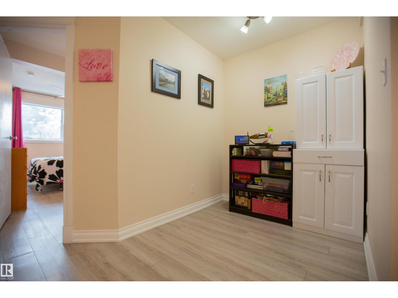 #213 11033 127 ST NW, Edmonton