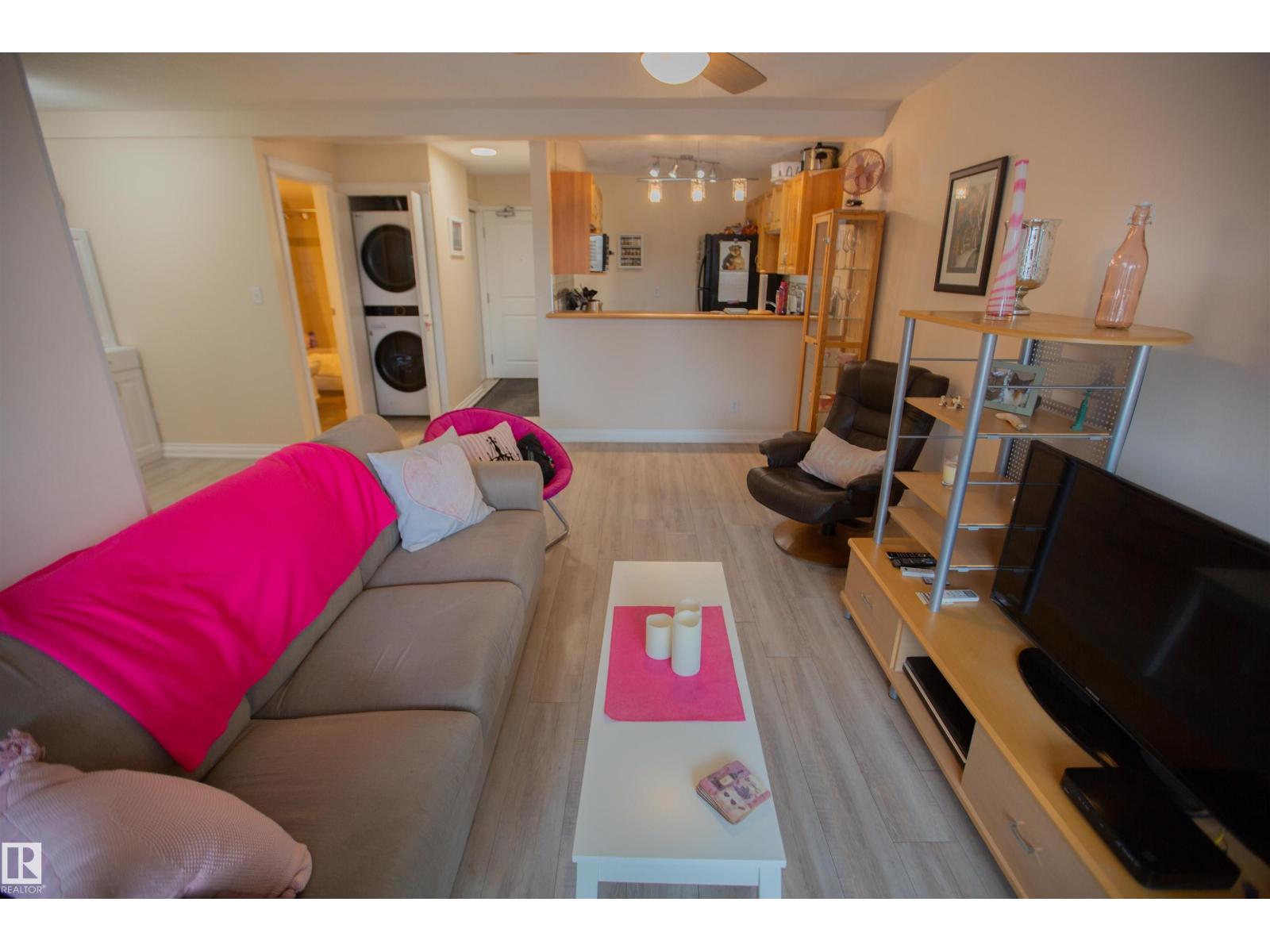 #213 11033 127 ST NW, Edmonton