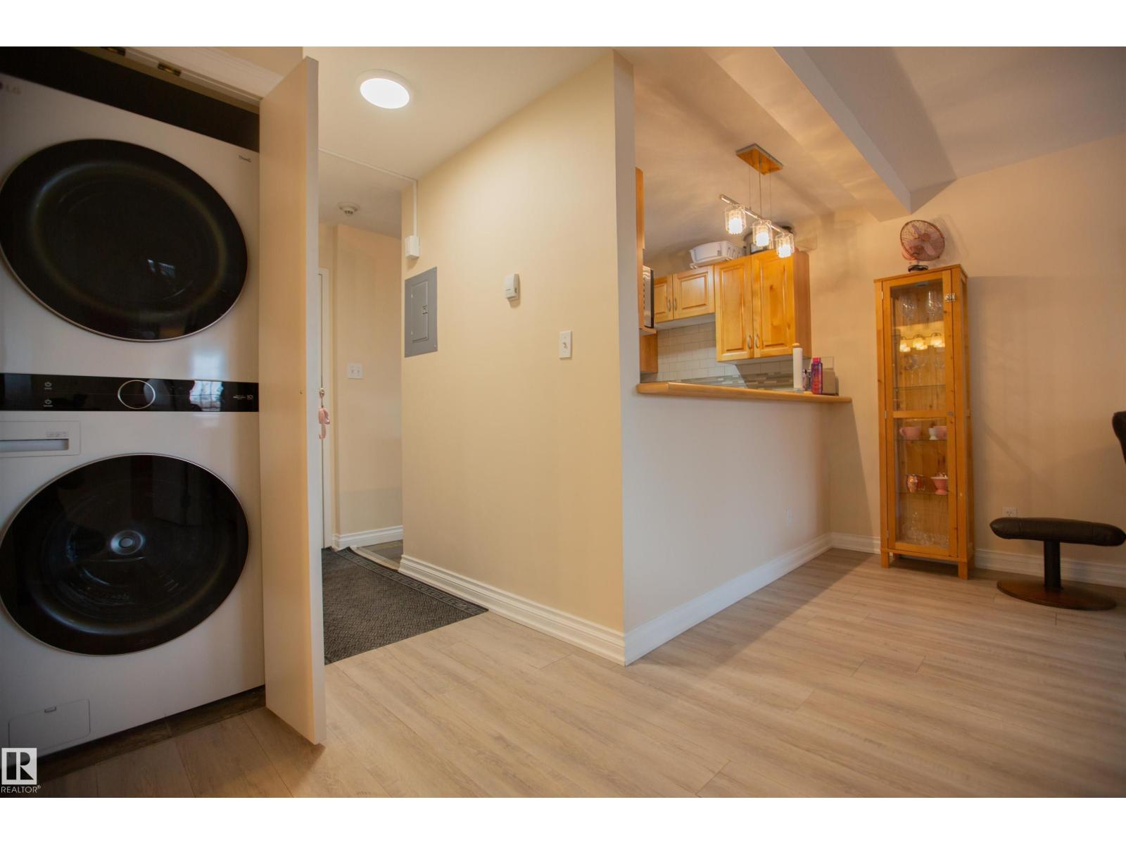 #213 11033 127 ST NW, Edmonton