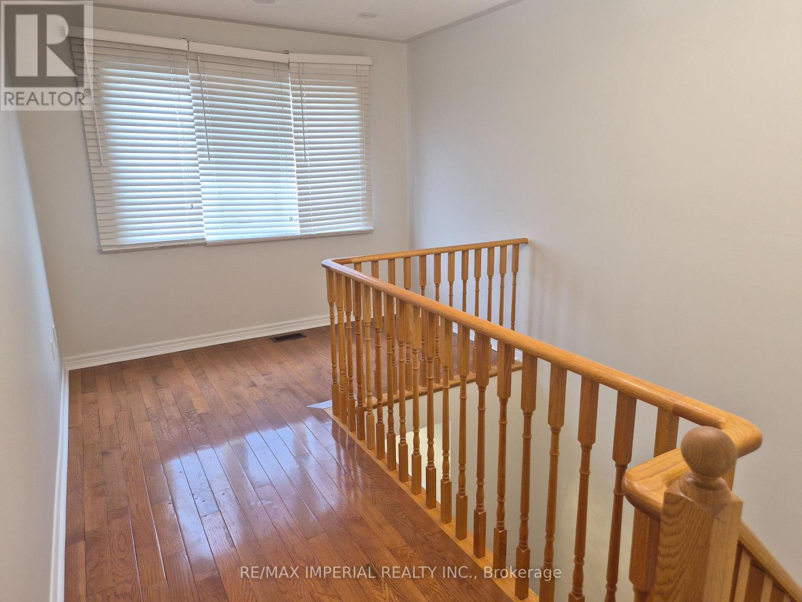 29 MANSARD DRIVE - 7
