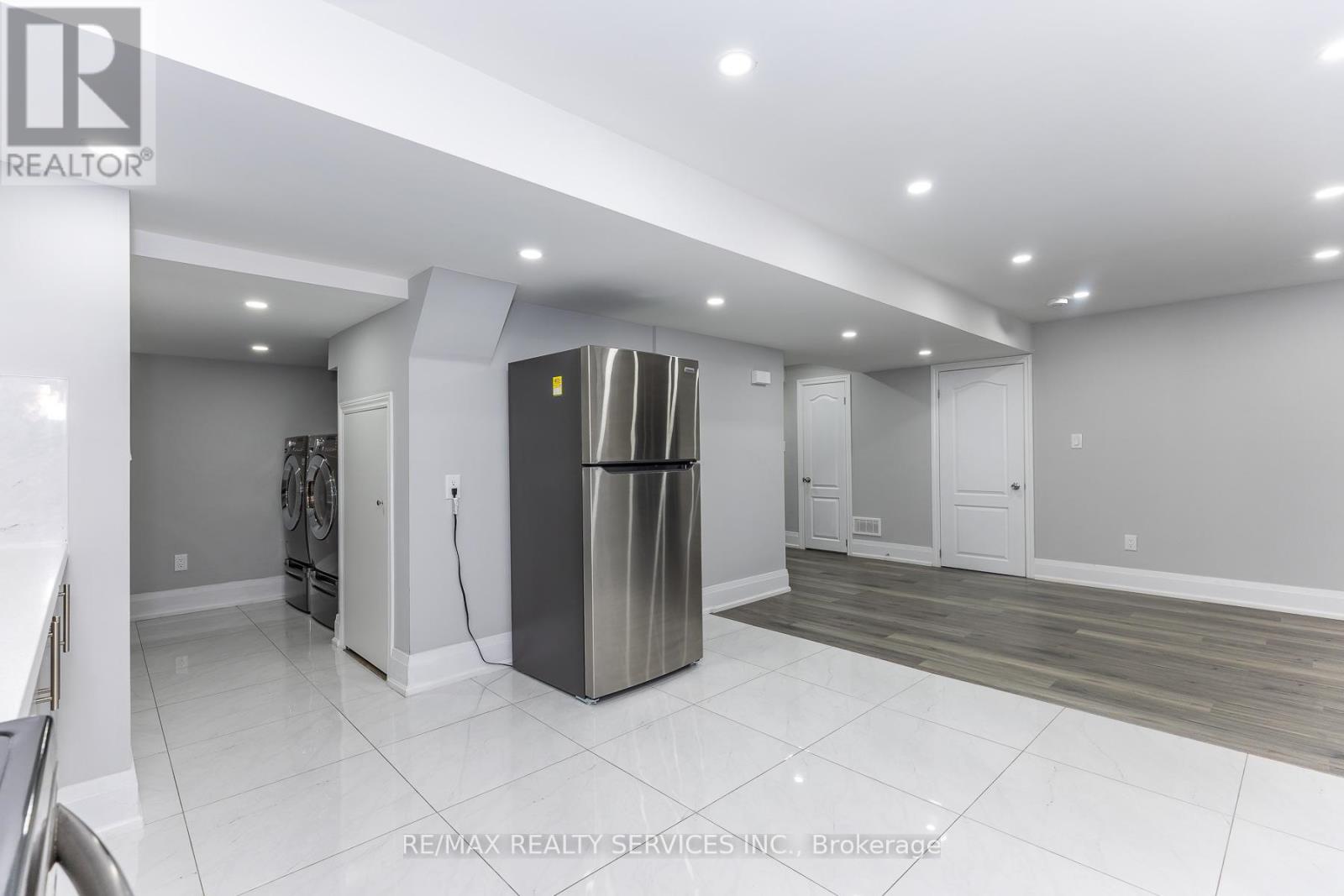 22 BERRYFIELD WAY - 32