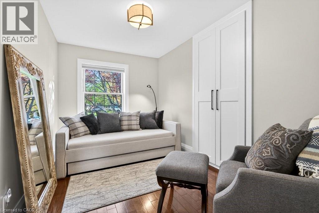 2079 GARY Crescent, Burlington, Ontario, L7R1T1 — Photo 2