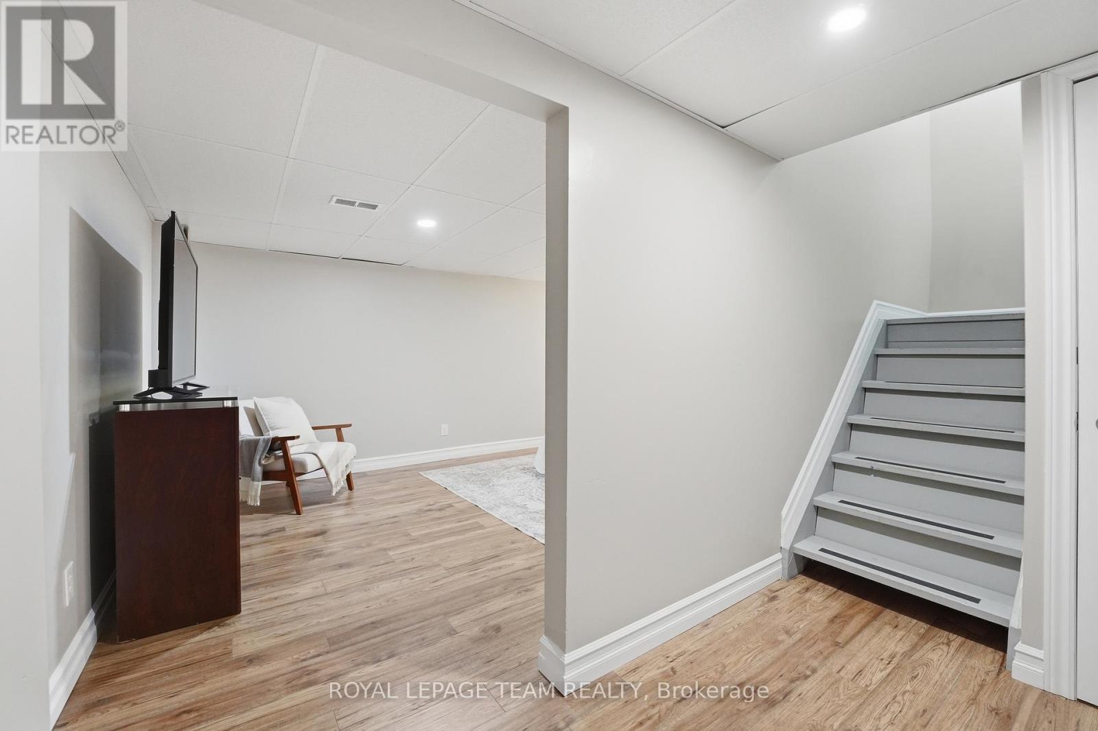 67 CASTLEFRANK ROAD - 36