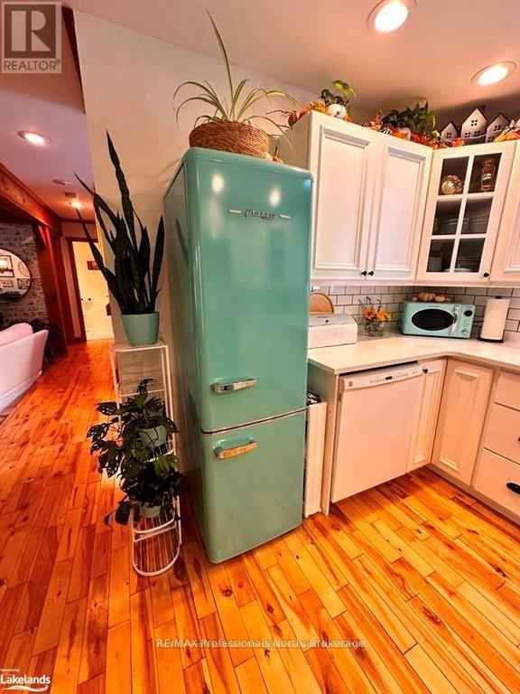 1057 SUBURBAN COURT - 31