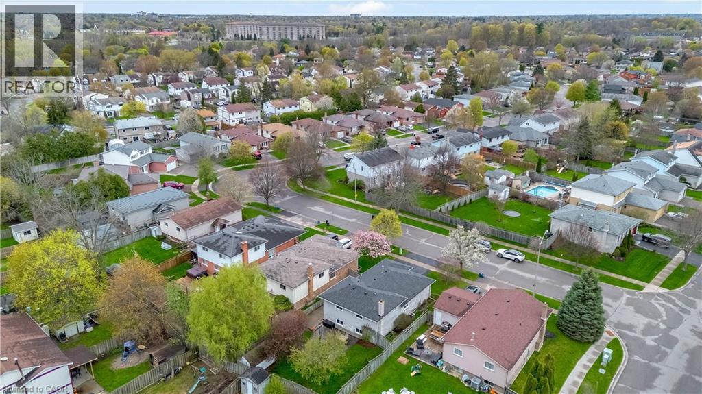 57 COXWELL Crescent - 45