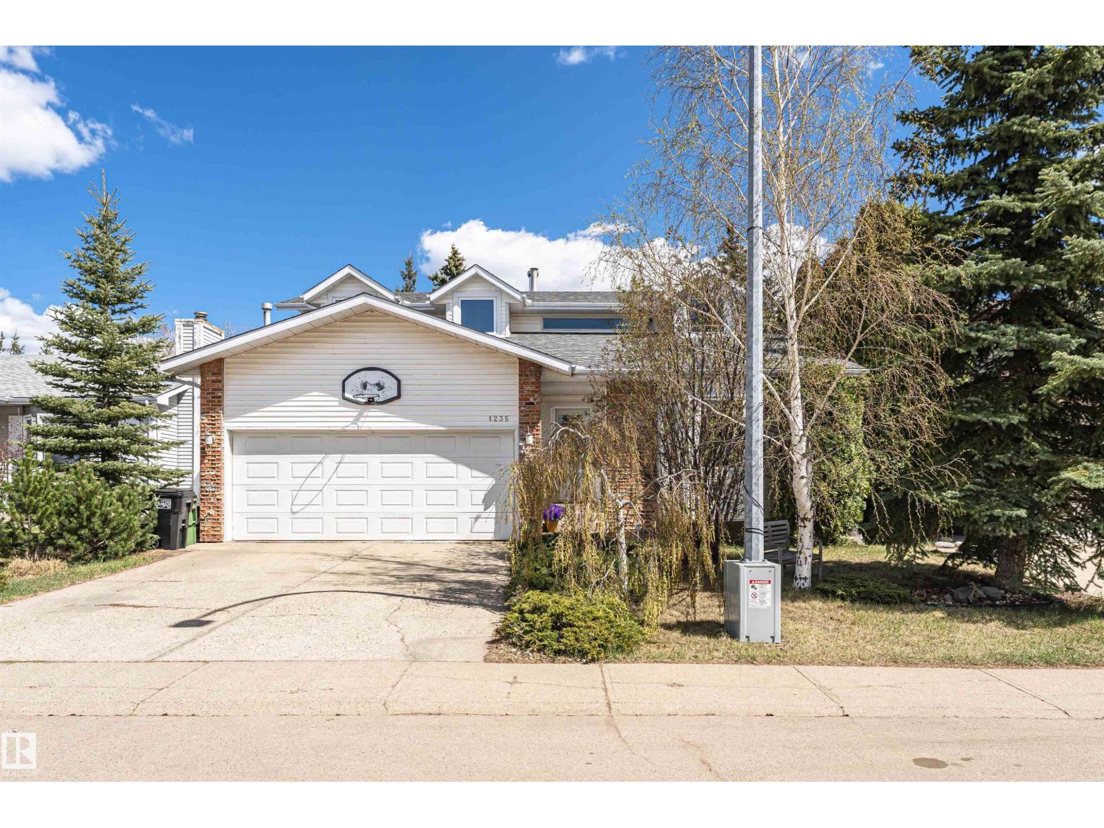 1235 104 ST NW, Edmonton