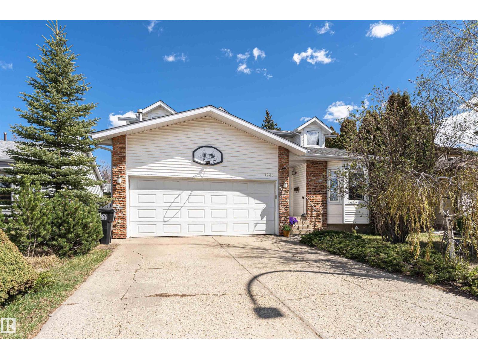 1235 104 ST NW, Edmonton