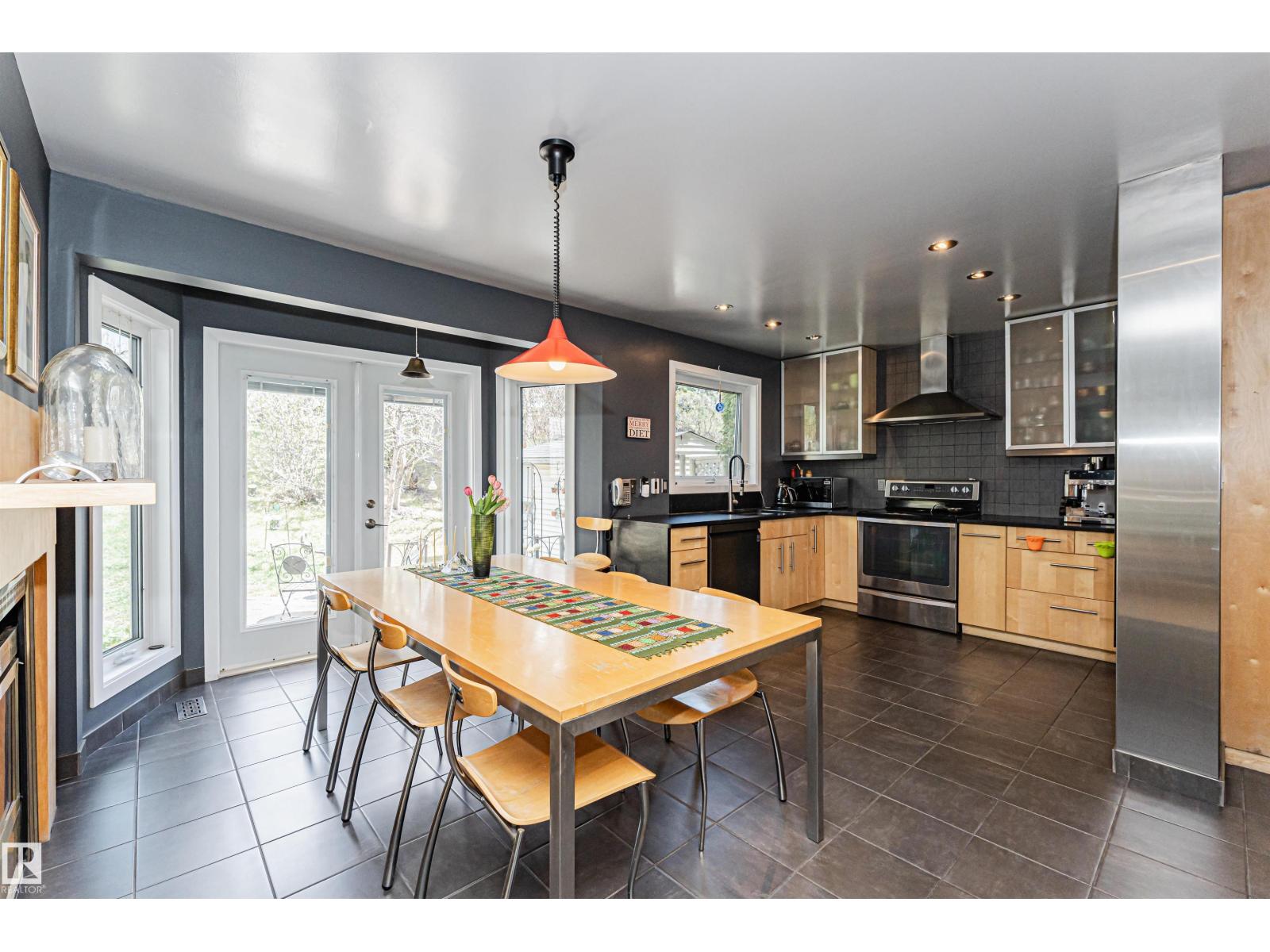1235 104 ST NW, Edmonton