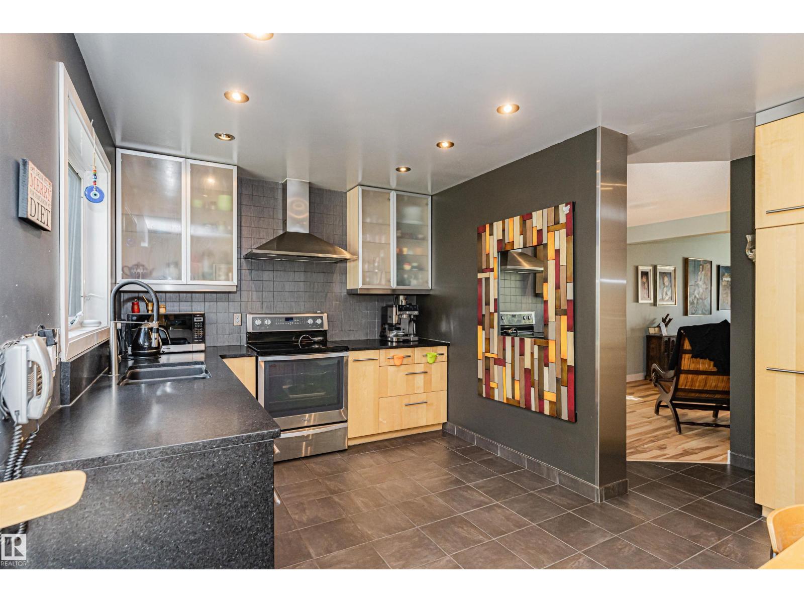 1235 104 ST NW, Edmonton