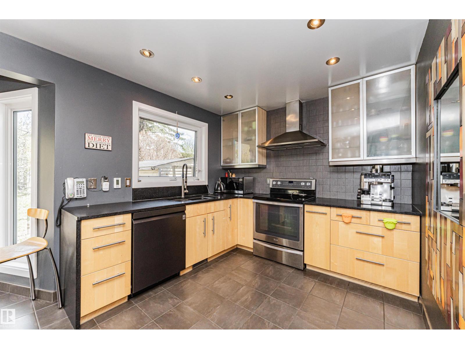 1235 104 ST NW, Edmonton