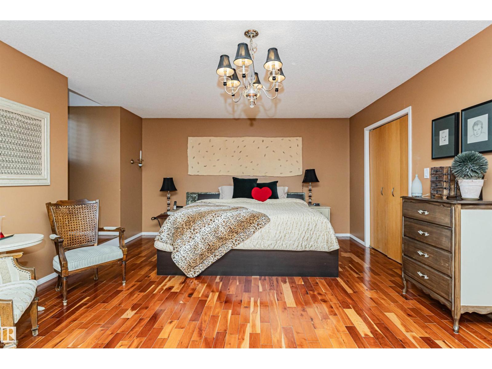 1235 104 ST NW, Edmonton