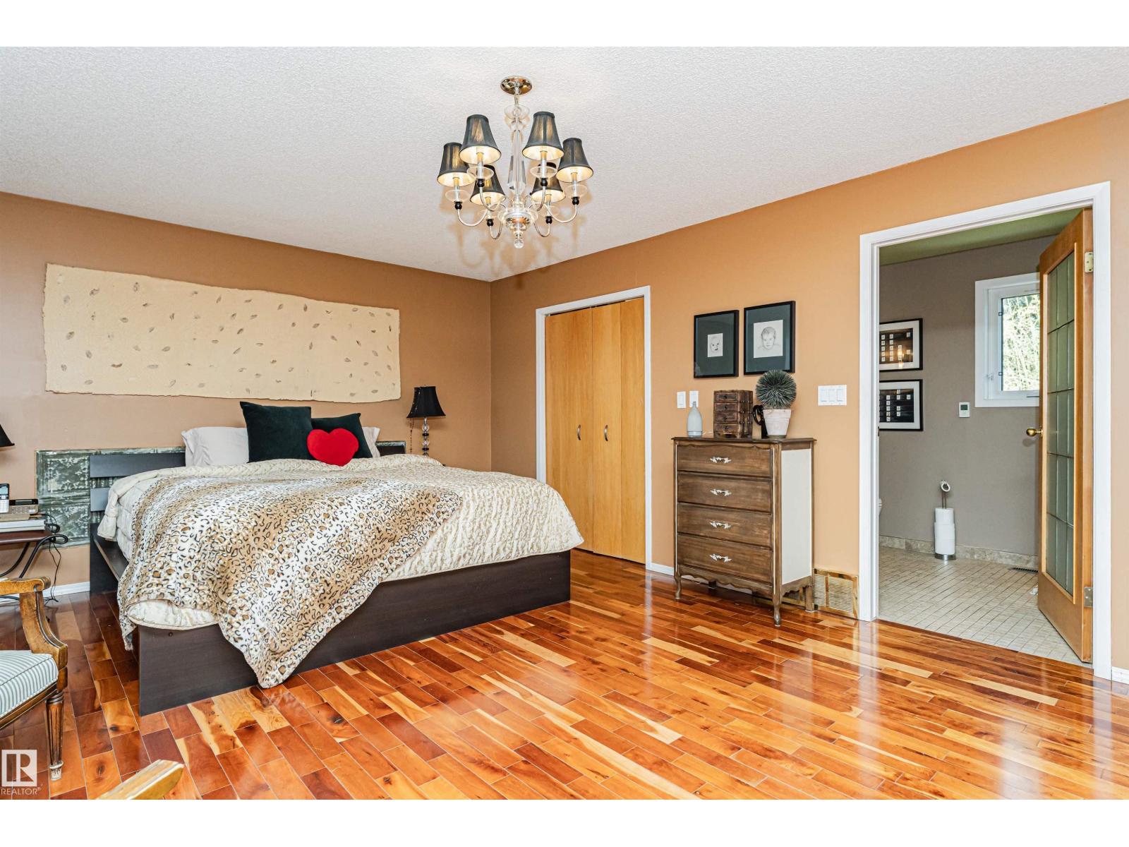 1235 104 ST NW, Edmonton