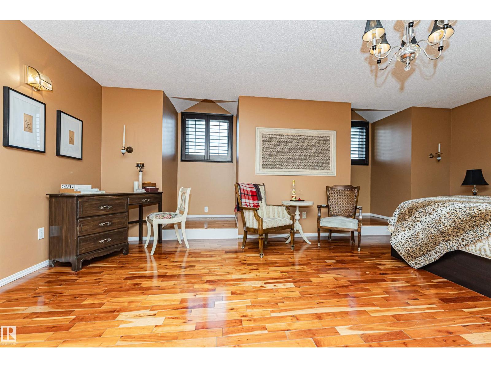 1235 104 ST NW, Edmonton