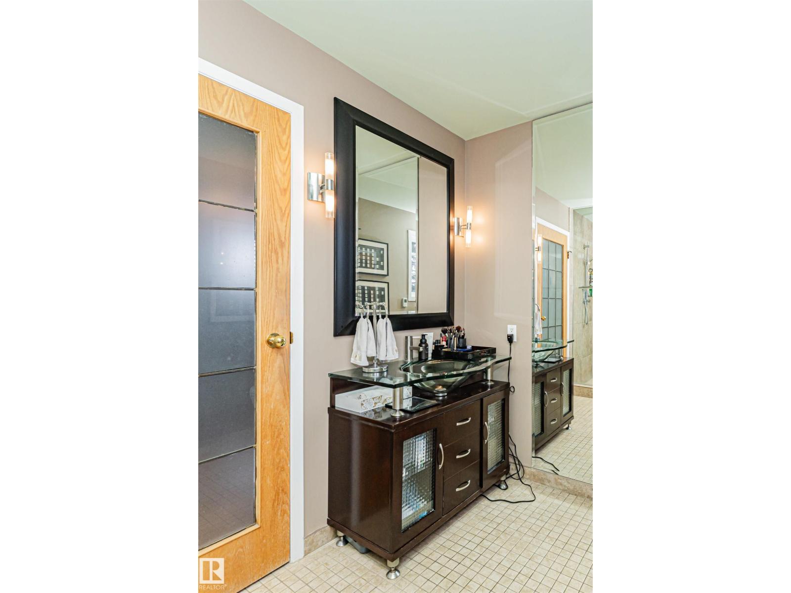 1235 104 ST NW, Edmonton