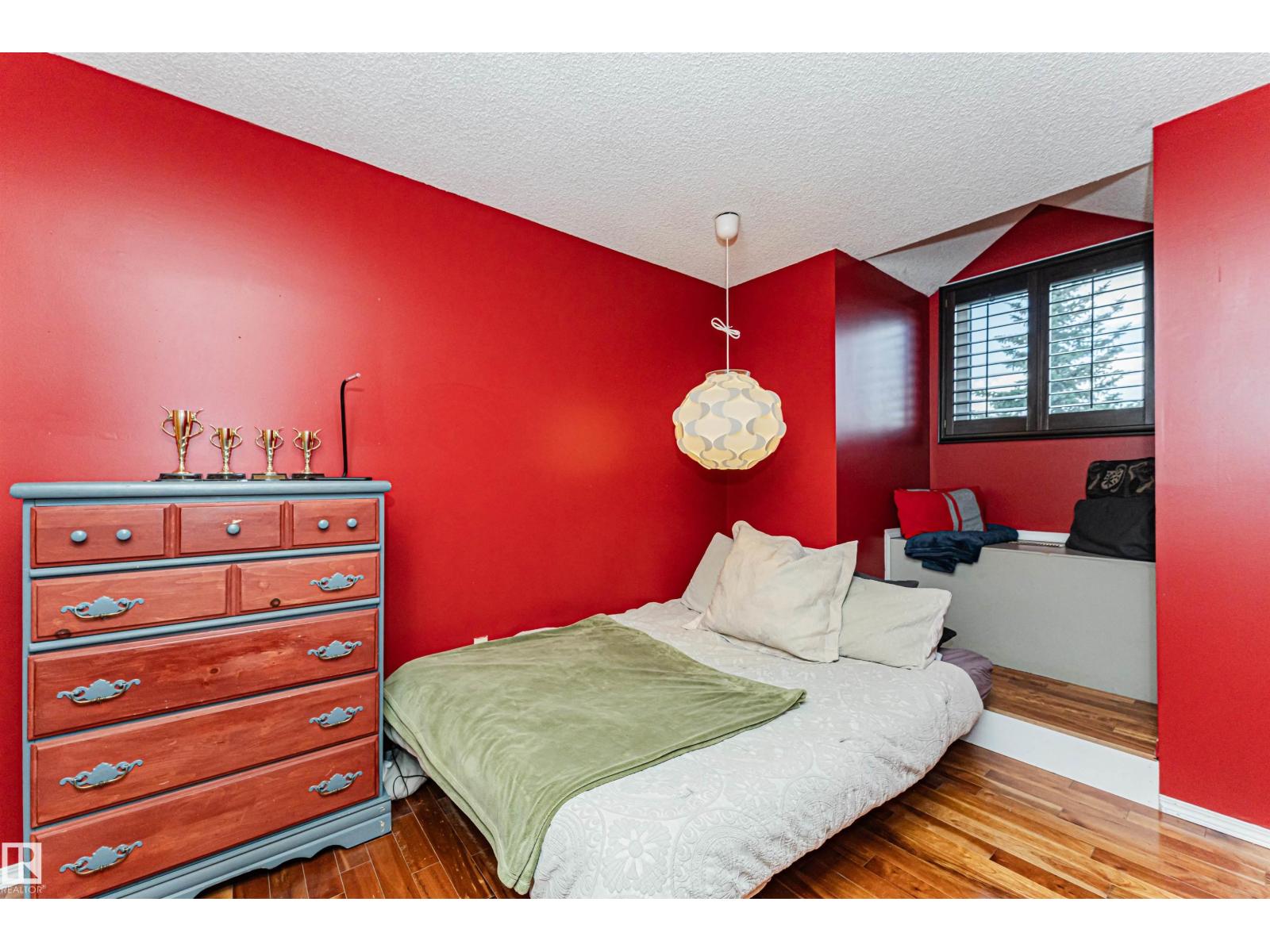 1235 104 ST NW, Edmonton