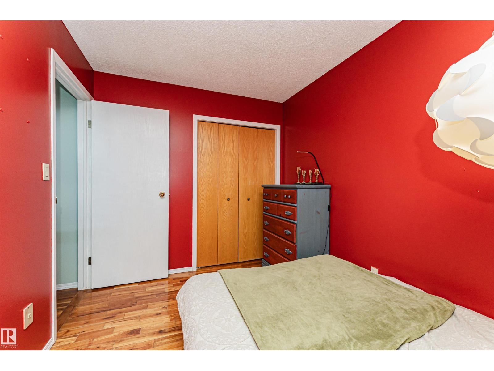 1235 104 ST NW, Edmonton