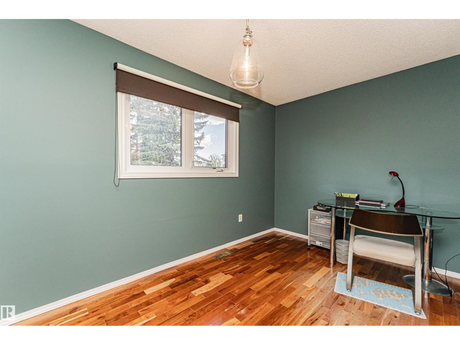 1235 104 ST NW, Edmonton