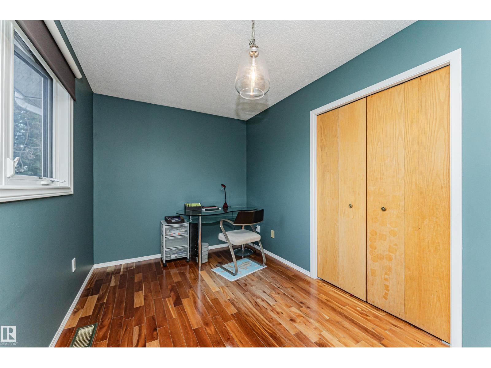 1235 104 ST NW, Edmonton