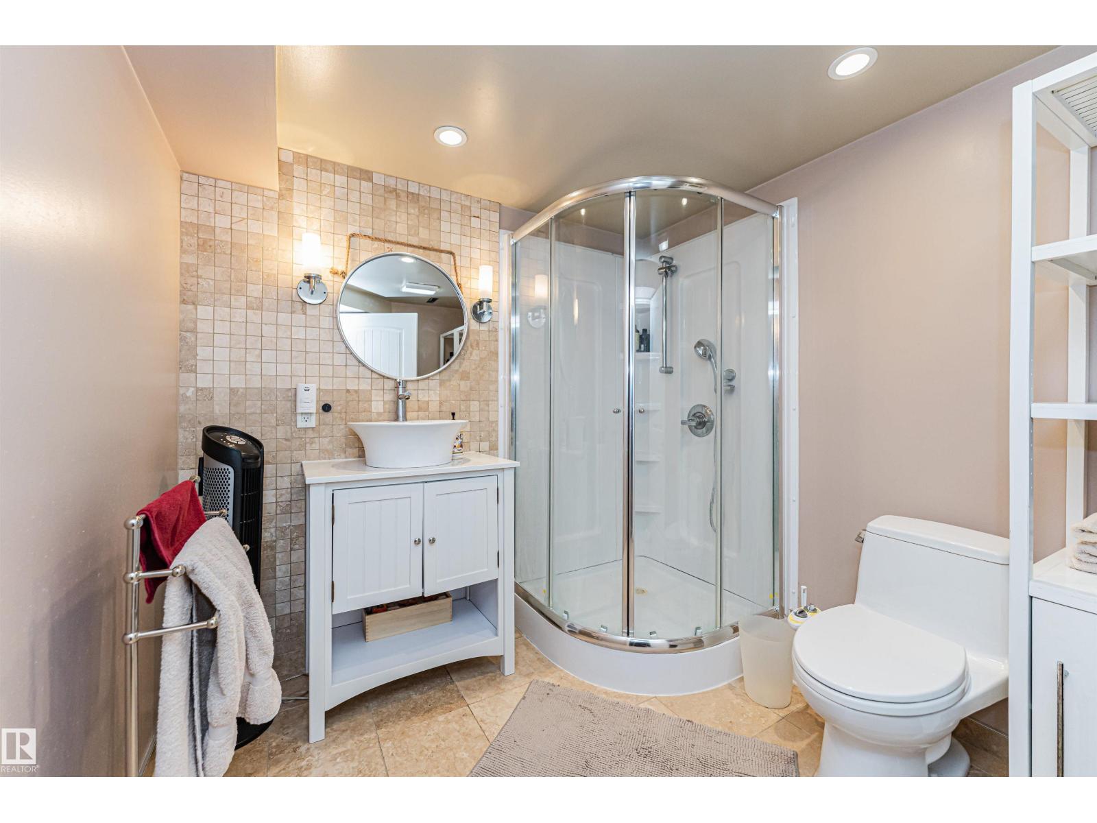1235 104 ST NW, Edmonton