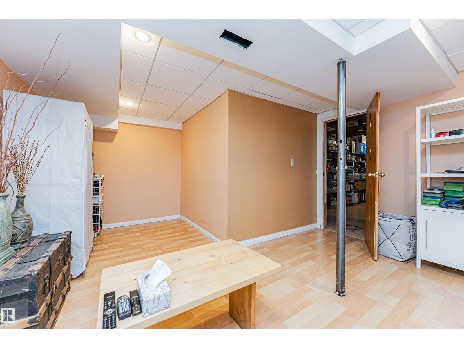 1235 104 ST NW, Edmonton