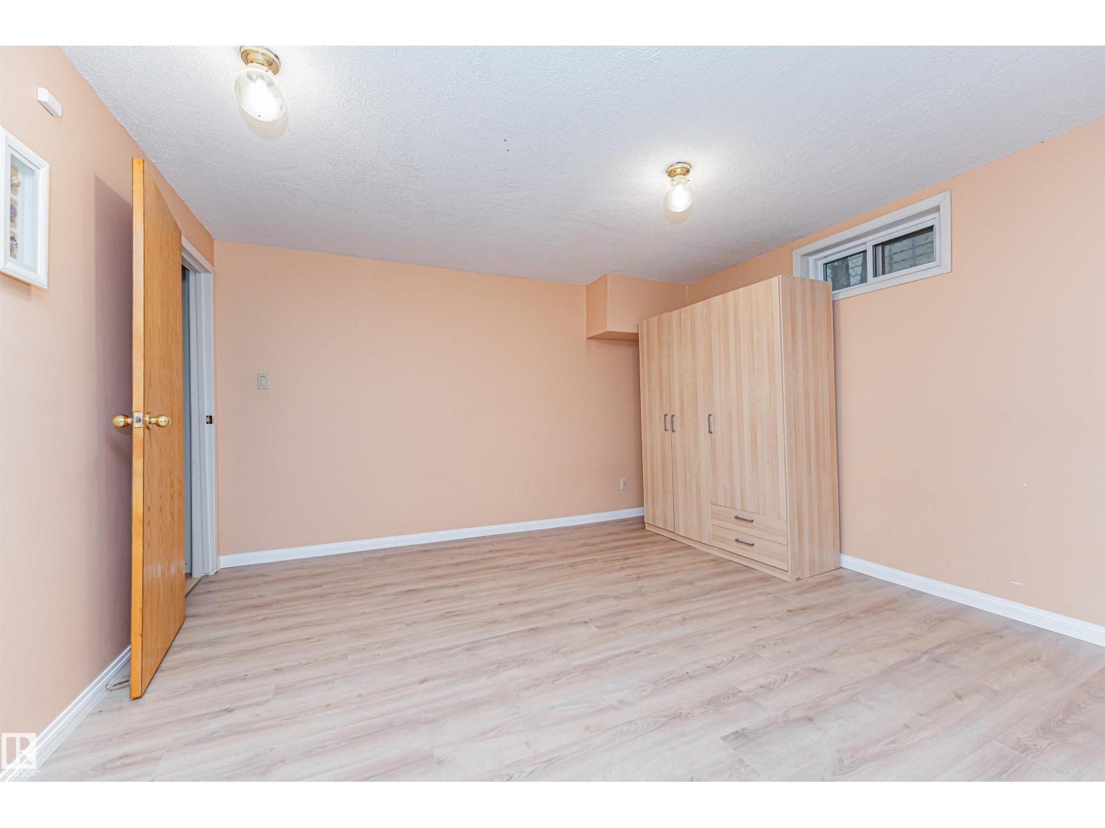 1235 104 ST NW, Edmonton