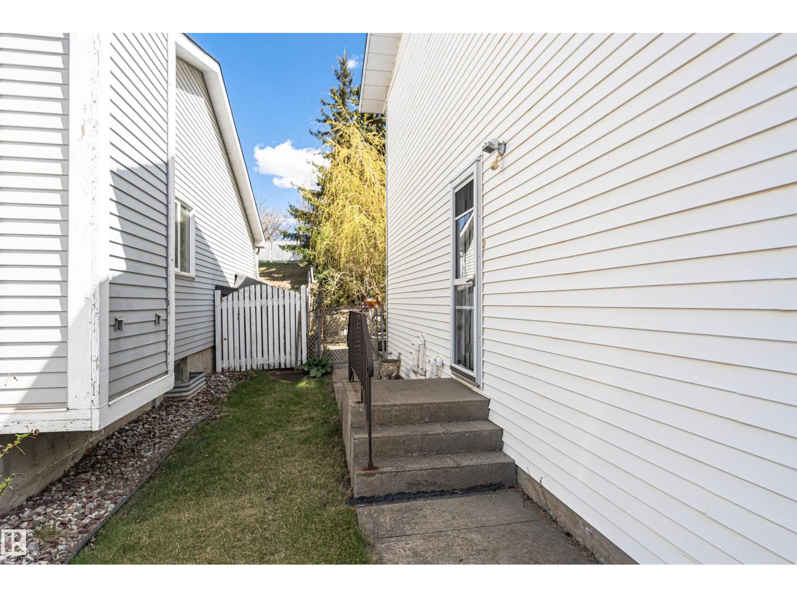 1235 104 ST NW, Edmonton