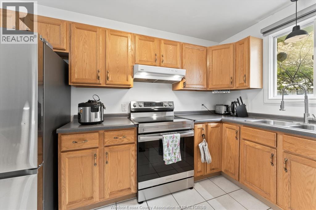 1736 VICKY CIRCLE - 12