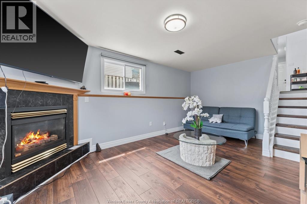 1736 VICKY CIRCLE - 20
