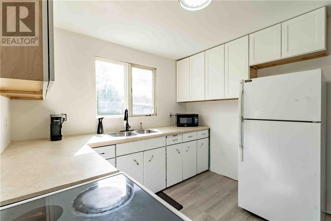 3065 Elm - 5