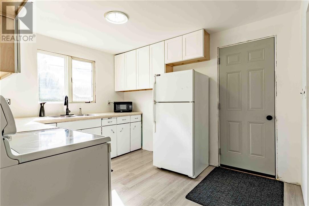 3065 Elm - 6