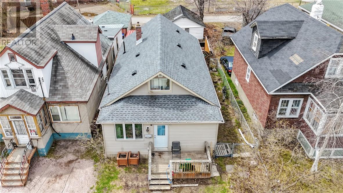 431 Frood Road - 1