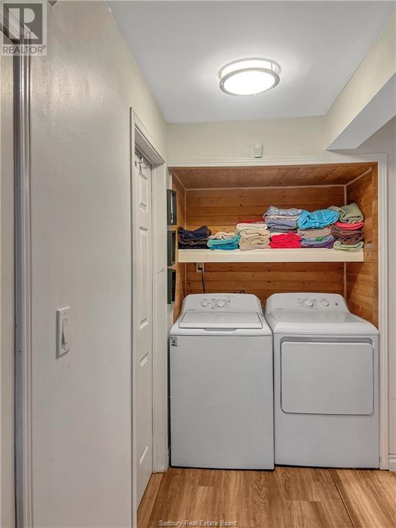 431 Frood Road - 11